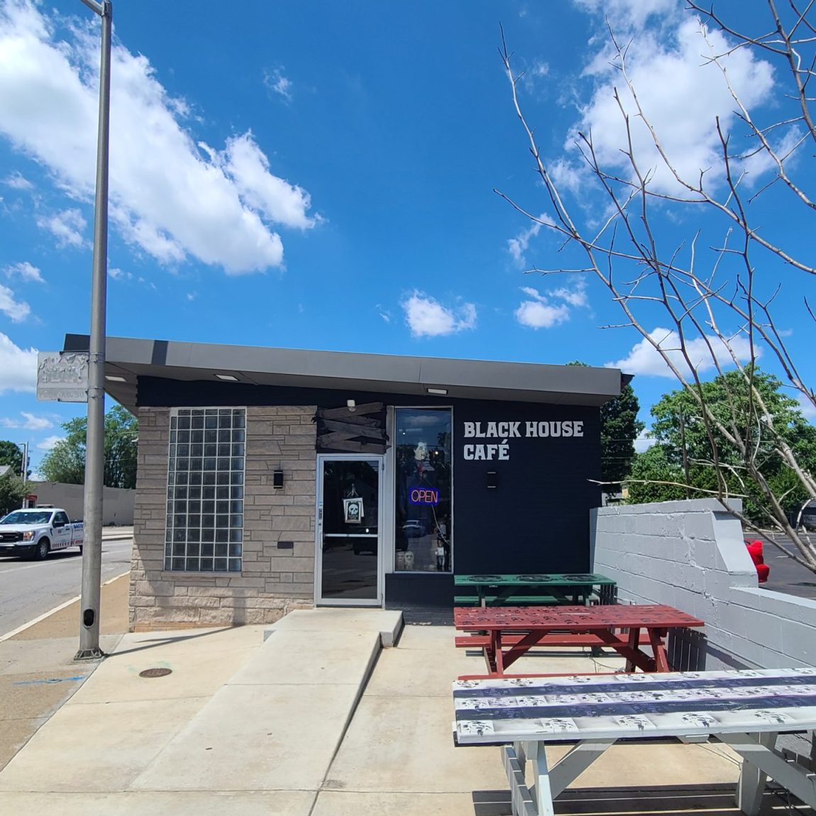 Black House Cafe